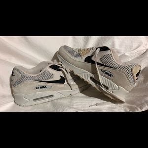 Nike Air Max 90 Essentials